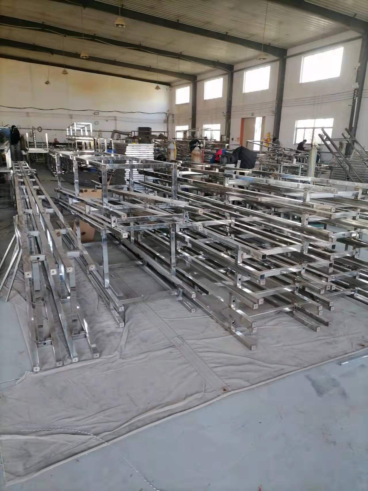 偉業(yè)輸送機1.jpg